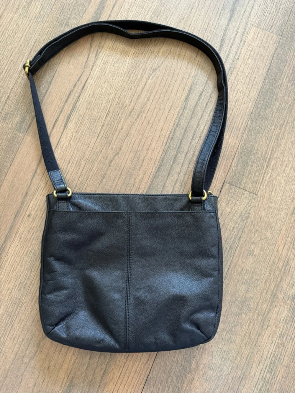 Fossil Black Pebbled Leather Crossbody Purse with Gold Hardware - Picture 2 of 9